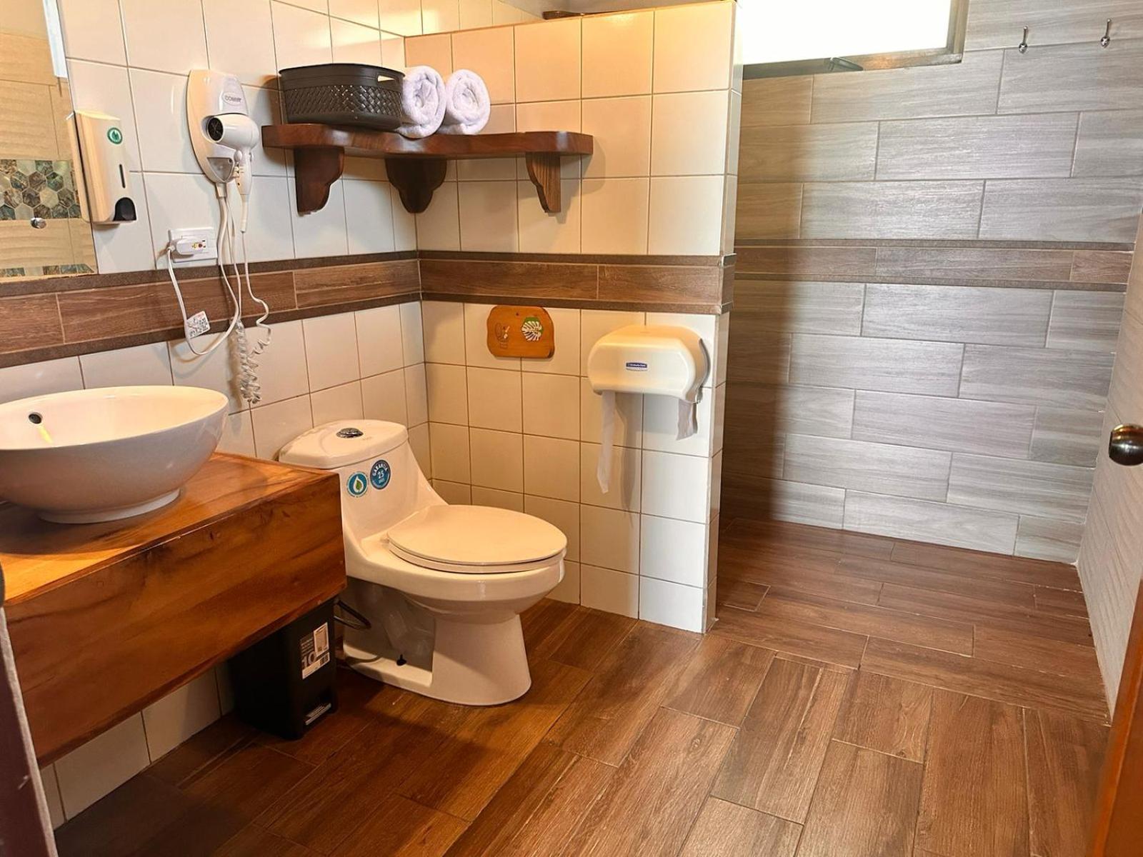 Hotel Tropico Monteverde 외부 사진