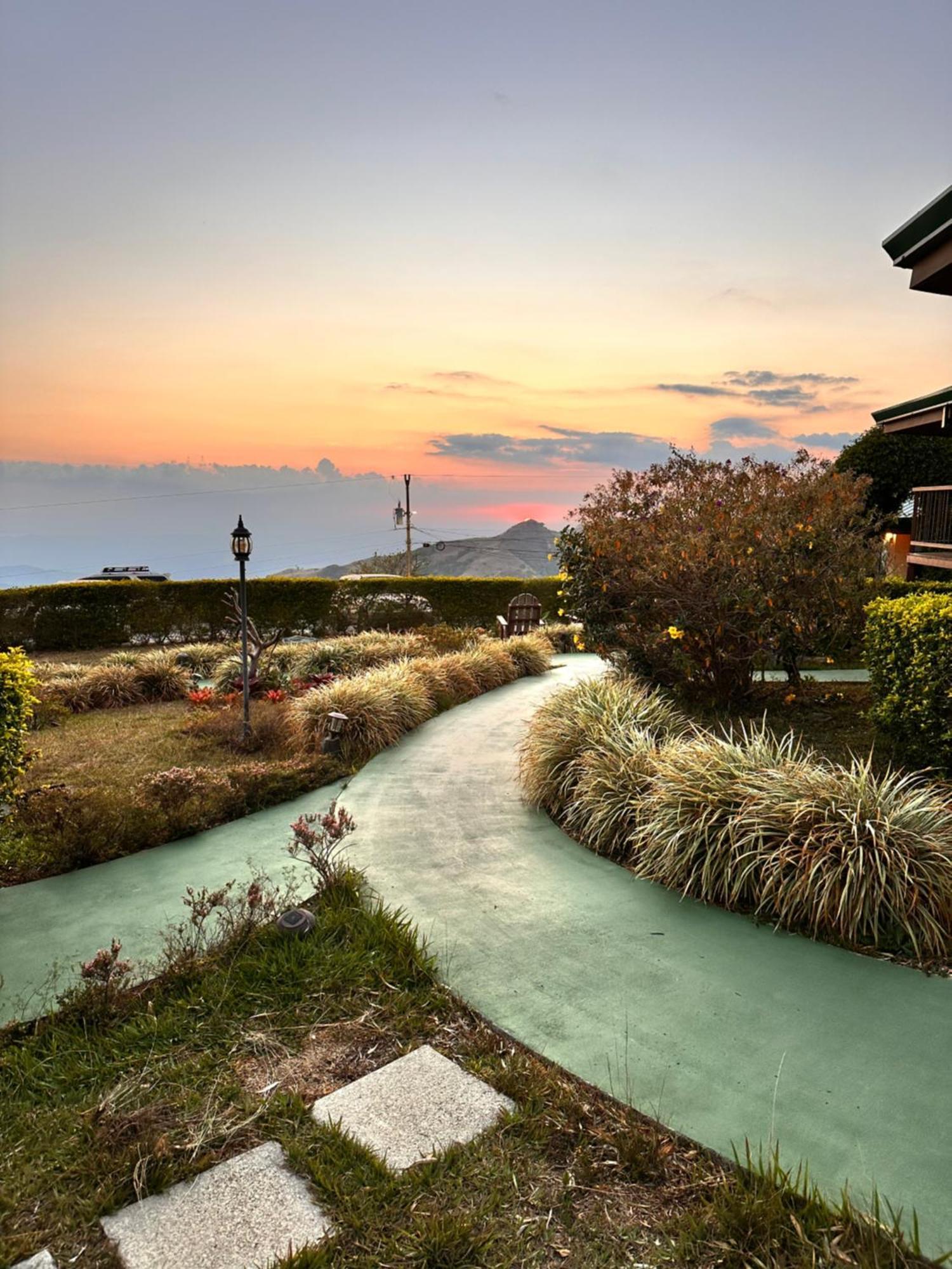 Hotel Tropico Monteverde 외부 사진